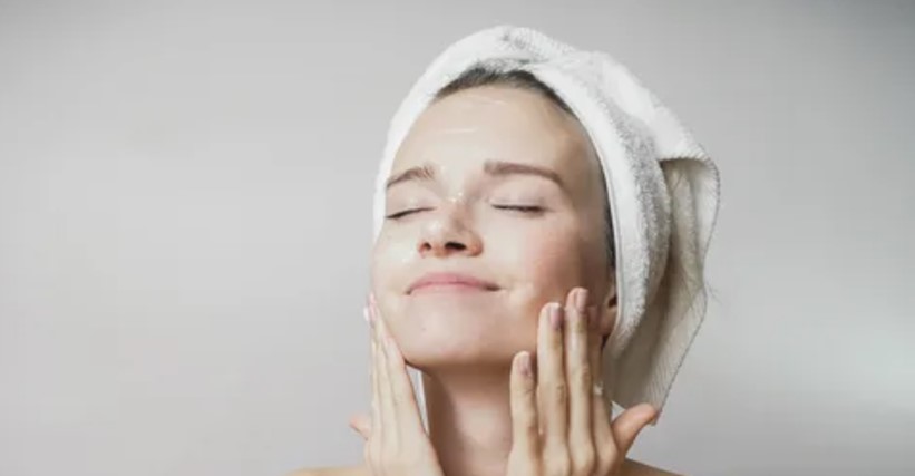 العناية بالبشرة في مختلف الفصول