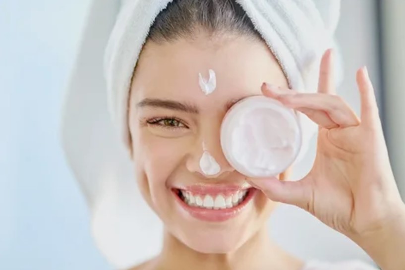 العناية بالبشرة في مختلف الفصول