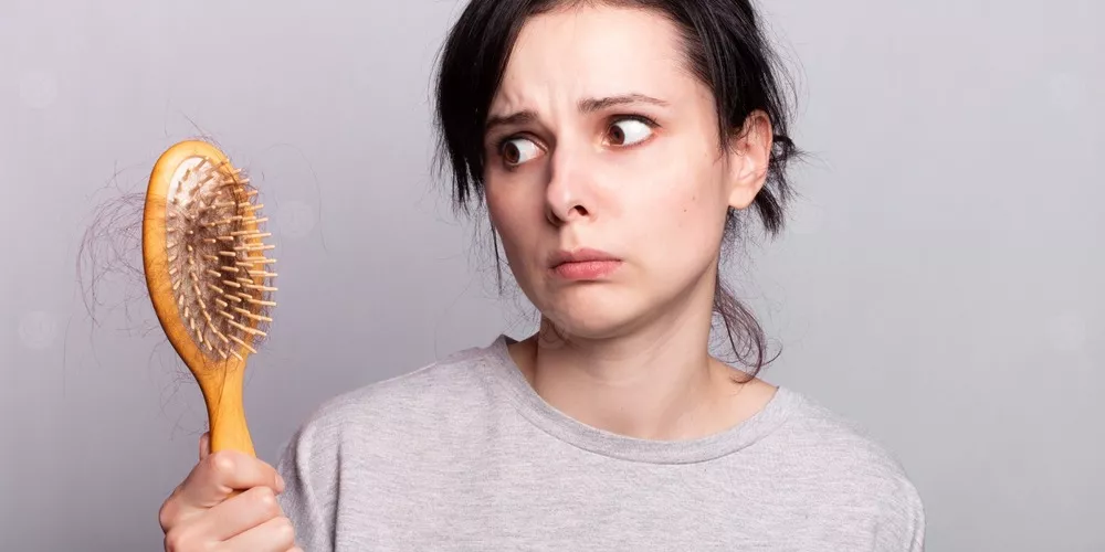 أسباب تساقط الشعر المفاجئ
